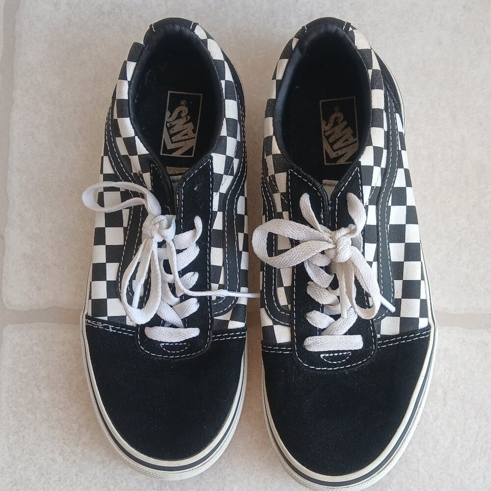Boys checkered Vans shoes like new